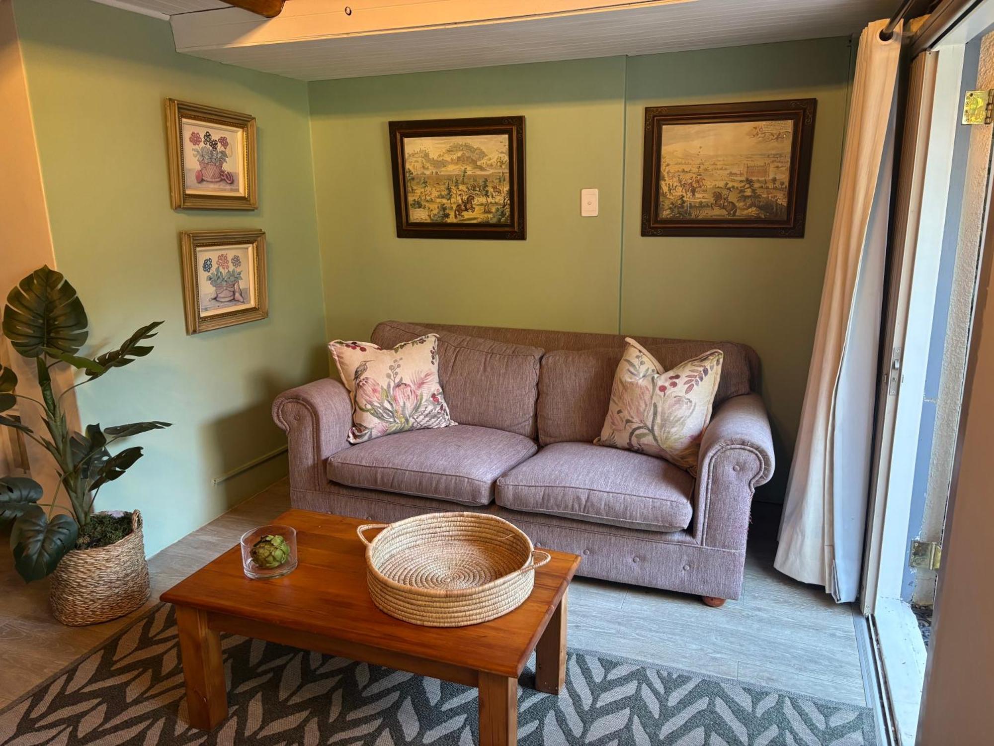 In The Vine Country Manor Guesthouse ステレンボッシュ エクステリア 写真